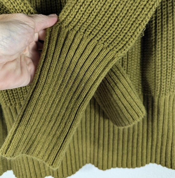 Universal Thread Women’s Olive Shrunken Cable Knit Crew Neck Chunky Sweater S - Picture 8 of 9